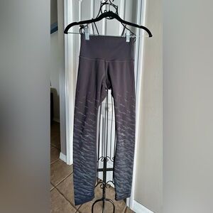 Black Lululemon leggings size 2 EUC 25 inch inseam